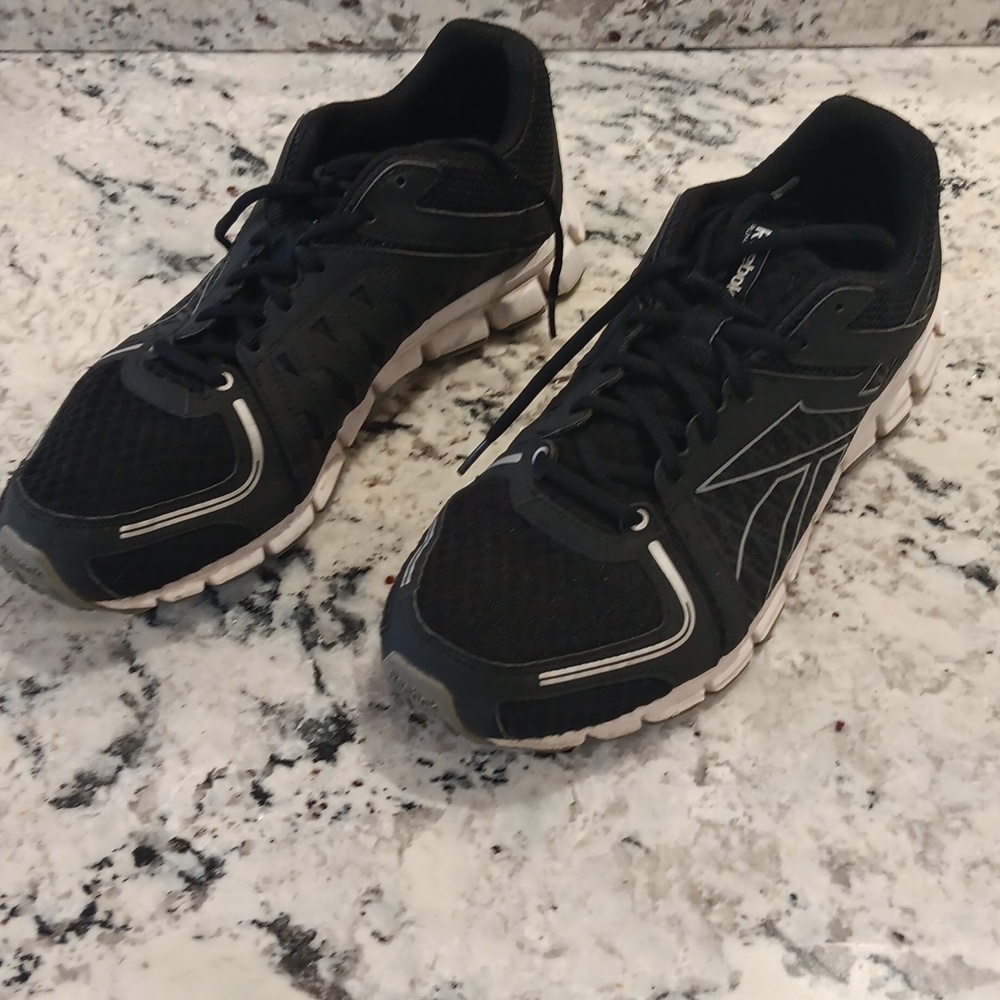 Mens Running Reebok shoes - Picture 2 of 3